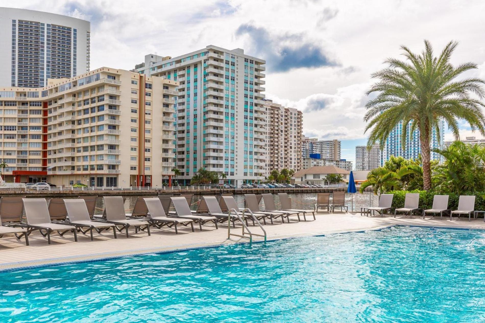 Modern One Bedroom Rental At Beach Walk Resort Miami 18Th Floor Hallandale Beach Zewnętrze zdjęcie